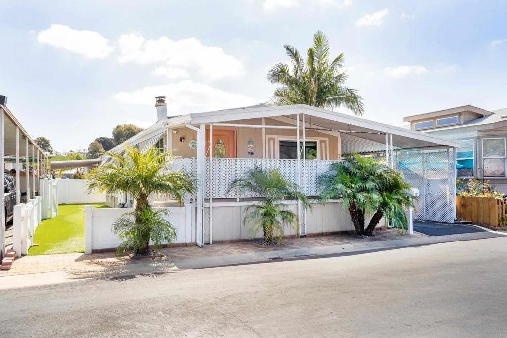 Photo of 135 Beechwood Ln, Oceanside, CA 92054 (MLS # NDP2603808)