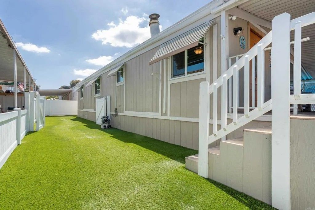 Photo of 135 Beechwood Ln, Oceanside, CA 92054 (MLS # NDP2603808)