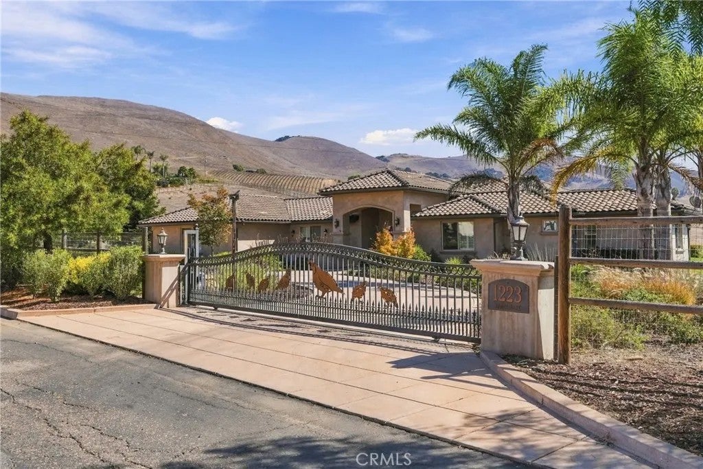 1223 Ramal Lane
