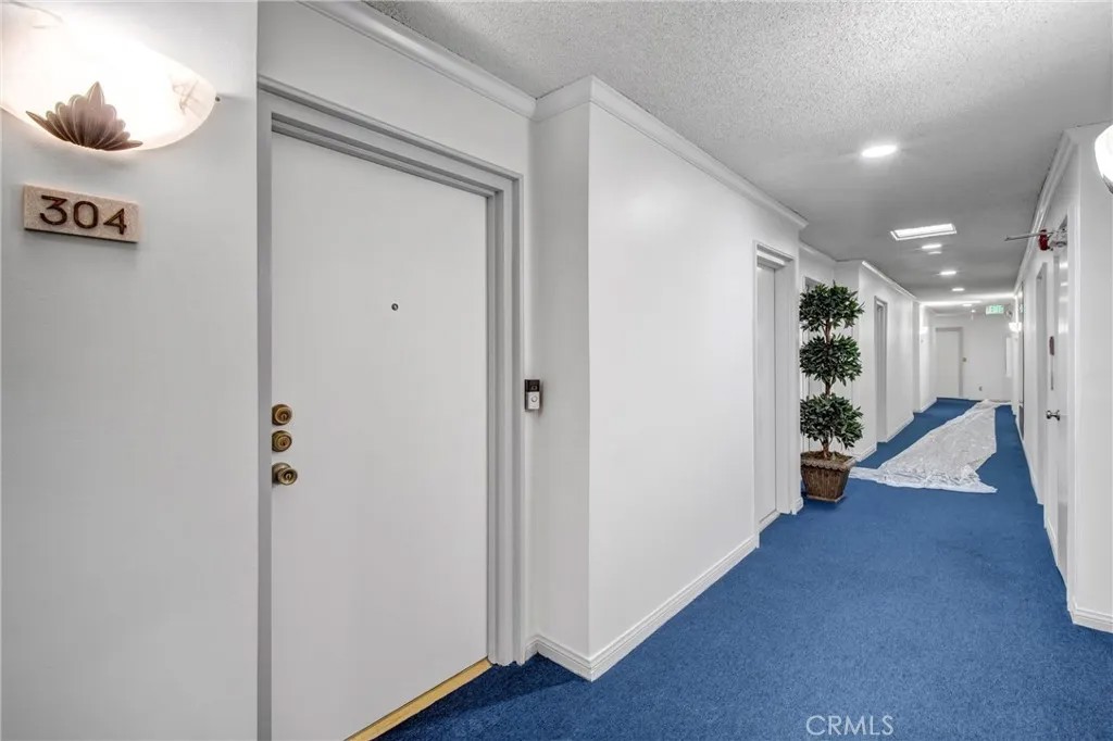 972 E California 304