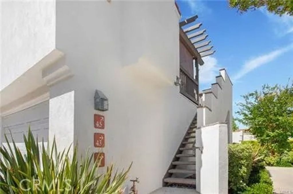 Photo of 45 Via Tortuga, Rancho Santa Margarita, CA 92688 (MLS # OC26006336)