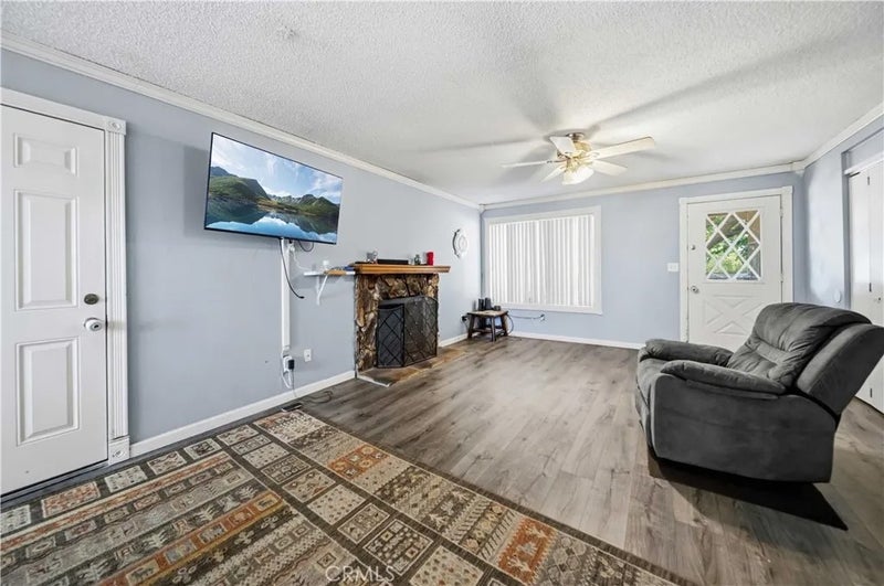 21511 San Gabriel