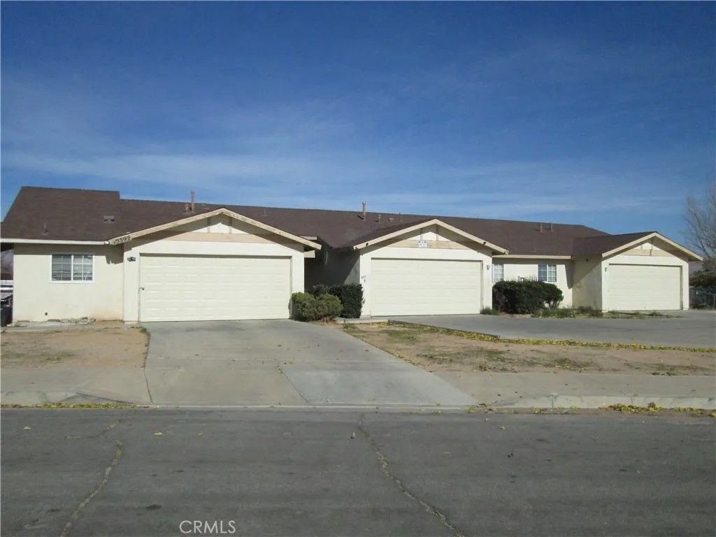 Photo of 15592 Tonekai Road, Apple Valley, CA 92307 (MLS # CV25279669)