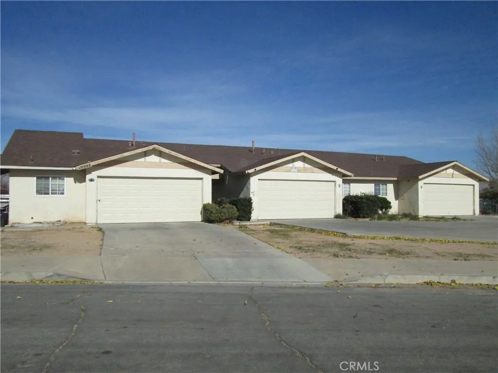 Photo of 15592 Tonekai Road, Apple Valley, CA 92307 (MLS # CV25279669)
