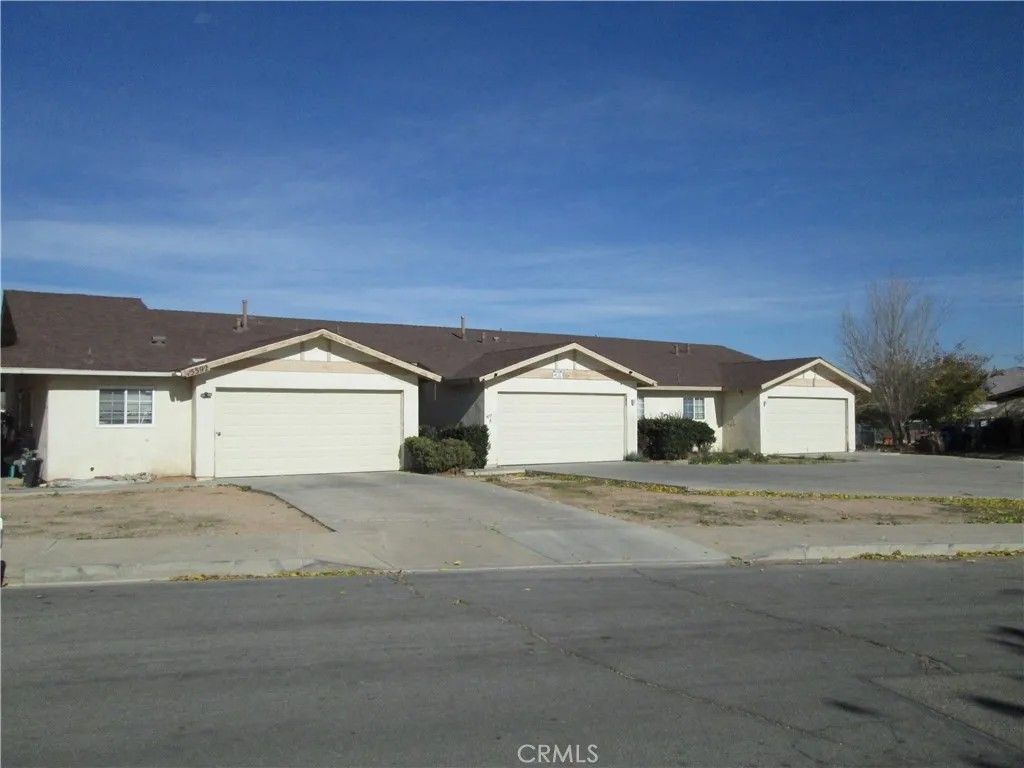 Photo of 15592 Tonekai Road, Apple Valley, CA 92307 (MLS # CV25279669)