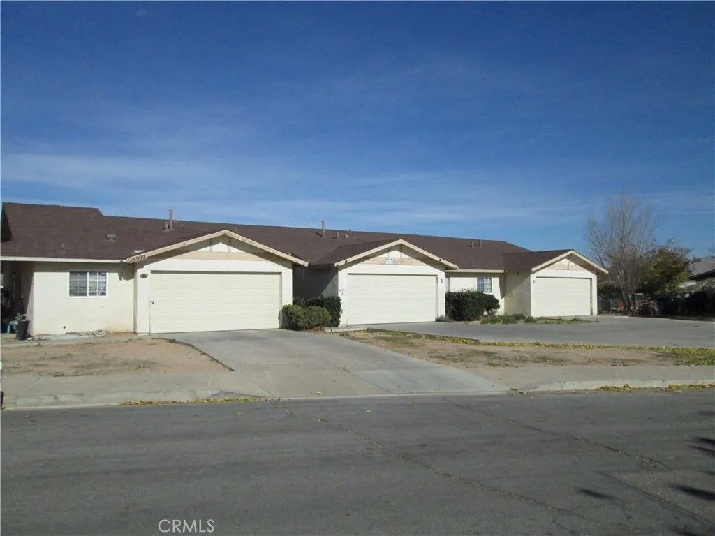 Photo of 15592 Tonekai Road, Apple Valley, CA 92307 (MLS # CV25279669)