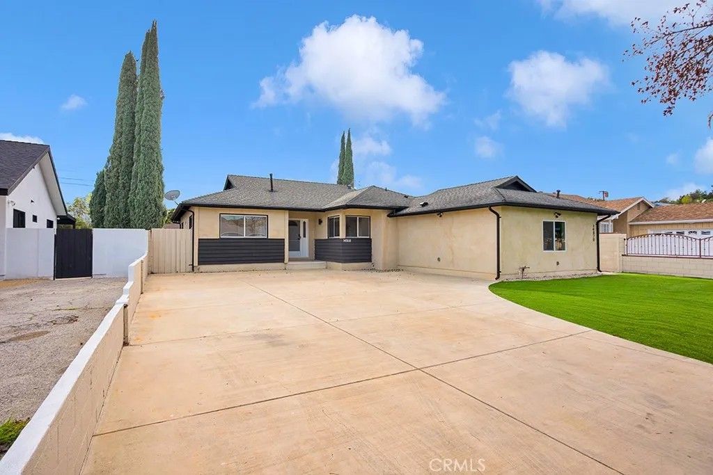 Photo of 14868 Envoy, Sylmar, CA 91342 (MLS # SR26020357)