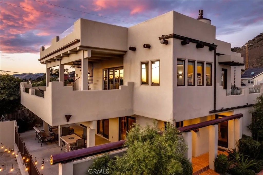 Photo of 344 Capistrano Ave, Pismo Beach, CA 93449 (MLS # SC25267253)