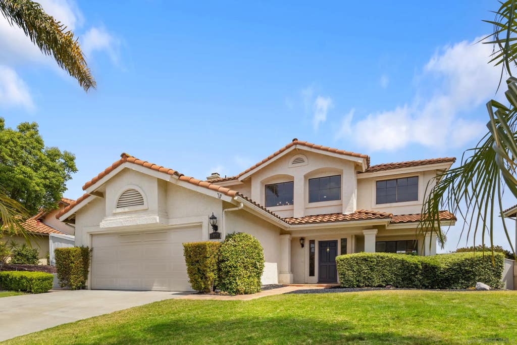 Photo of 1892 White Birch Dr, Vista, CA 92081 (MLS # 260013551)