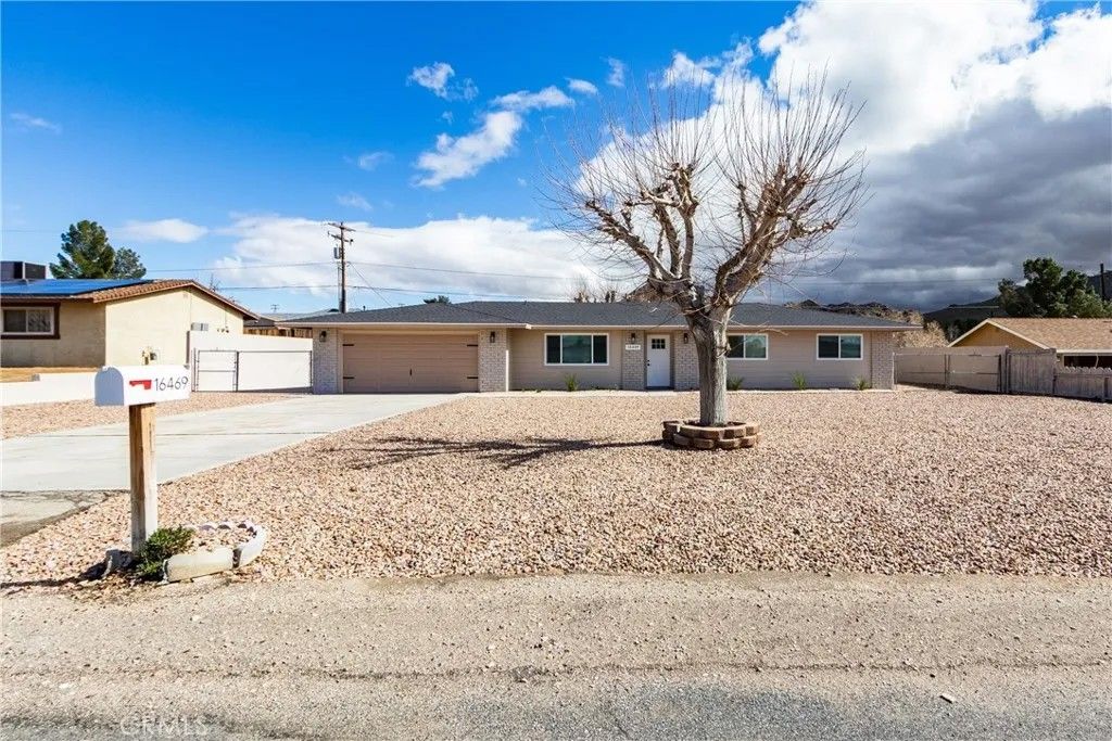 Photo of 16469 Chippewa Rd, Apple Valley, CA 92307 (MLS # HD26038164)