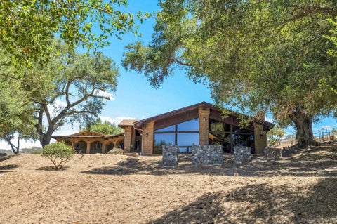 Photo of 12355 Calle de Ensueno, Valley Center, CA 92082 (MLS # 260017564)