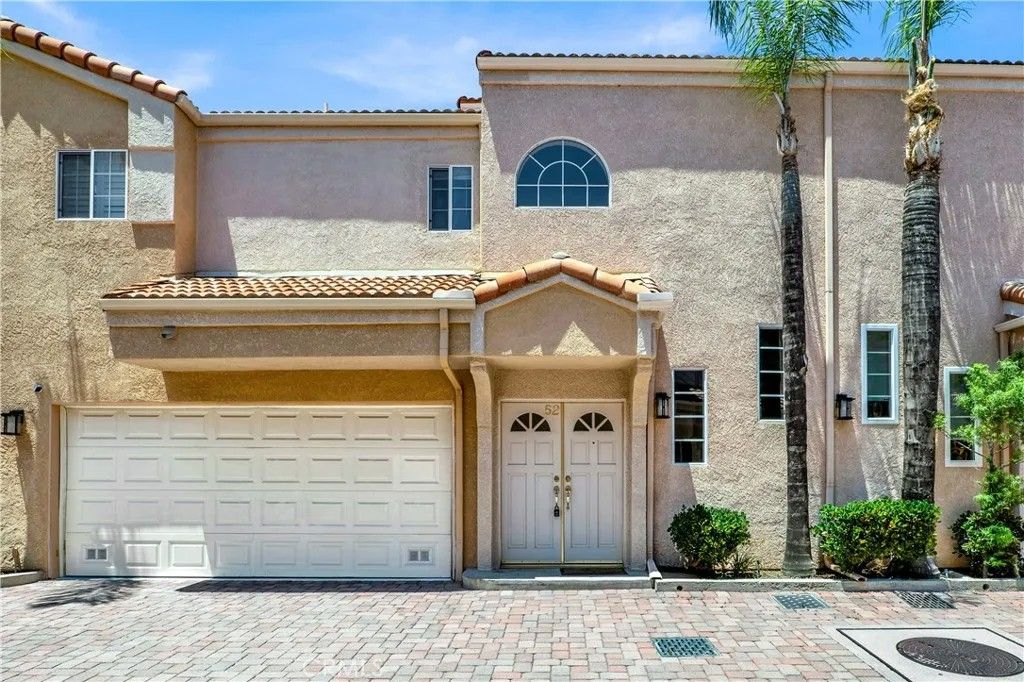 Photo of 5200 White Oak Avenue #52, Encino, CA 91316 (MLS # SR25266214)