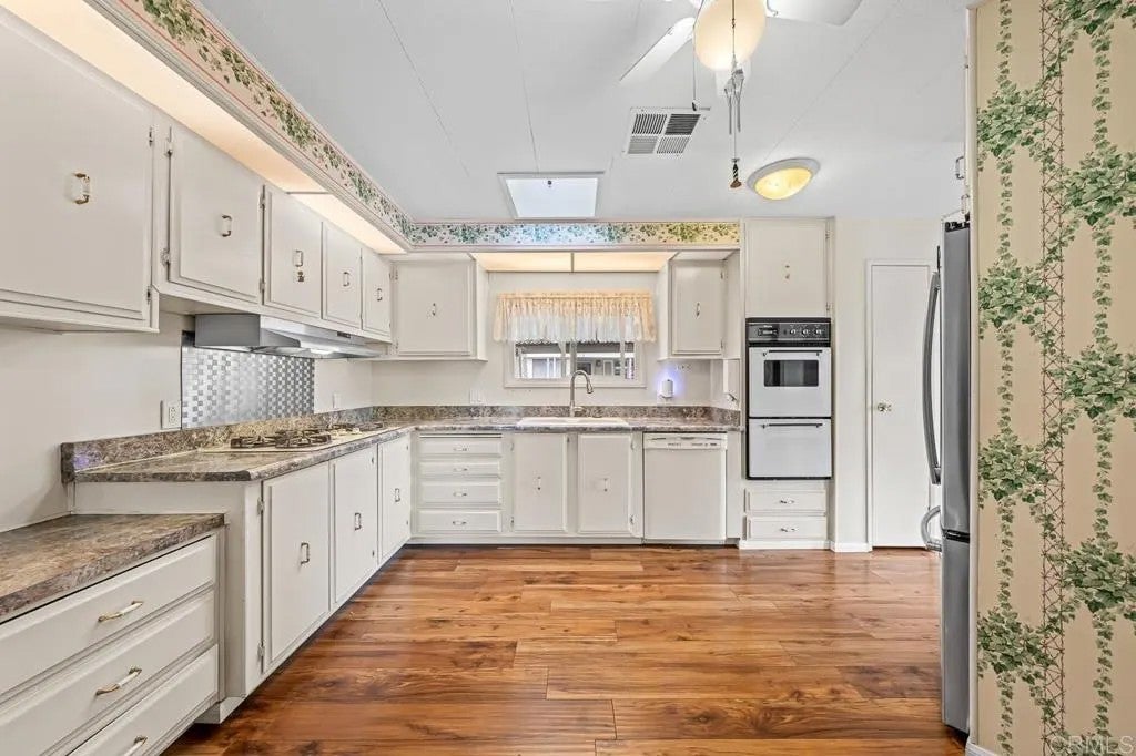 Photo of 275 S Worthington ST #5, Spring Valley, CA 91977 (MLS # PTP2603459)