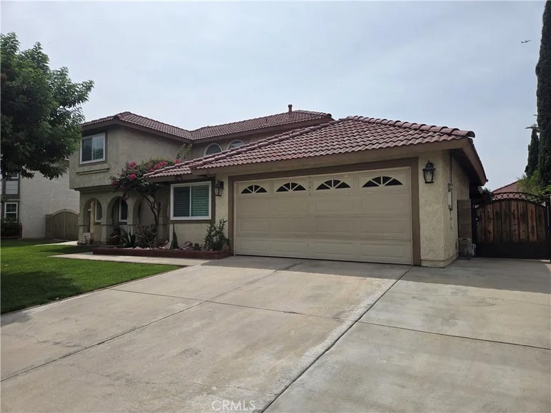 831 W El Molino