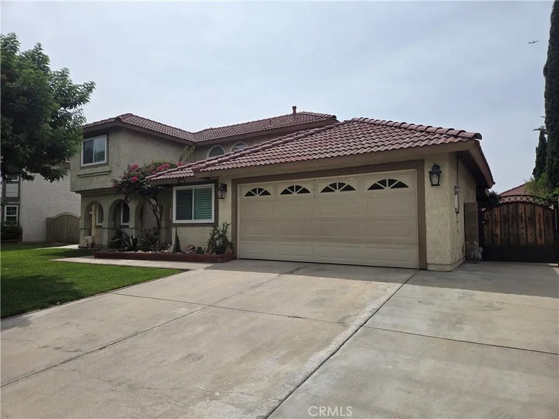 831 W El Molino