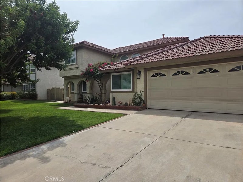 831 W El Molino