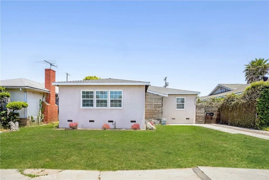 Photo of 3816 S Victoria Avenue, Los Angeles, CA 90008 (MLS # DW26086789)