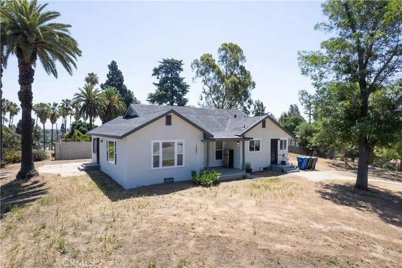 1390 Prospect