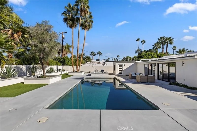 218 E Ocotillo Avenue