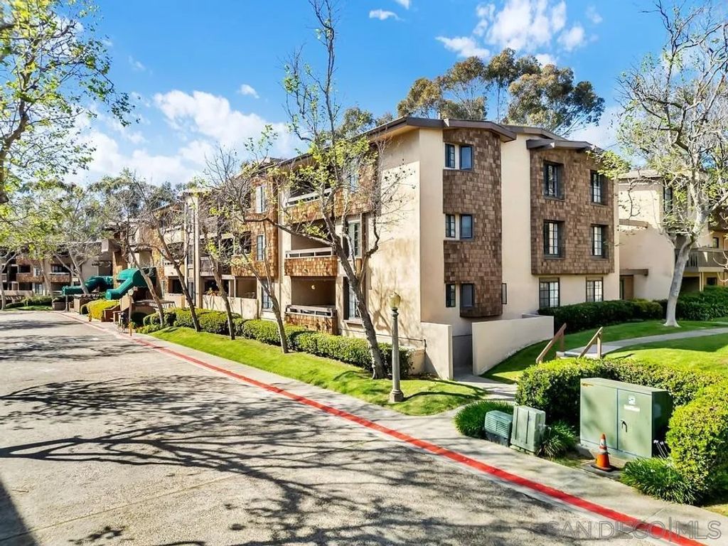 Photo of 8870 Villa La Jolla Dr #205, La Jolla, CA 92037 (MLS # 260006406)