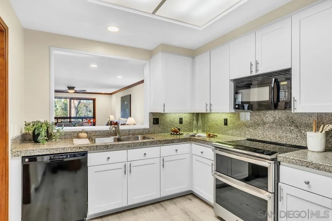 8870 Villa La Jolla Dr 205