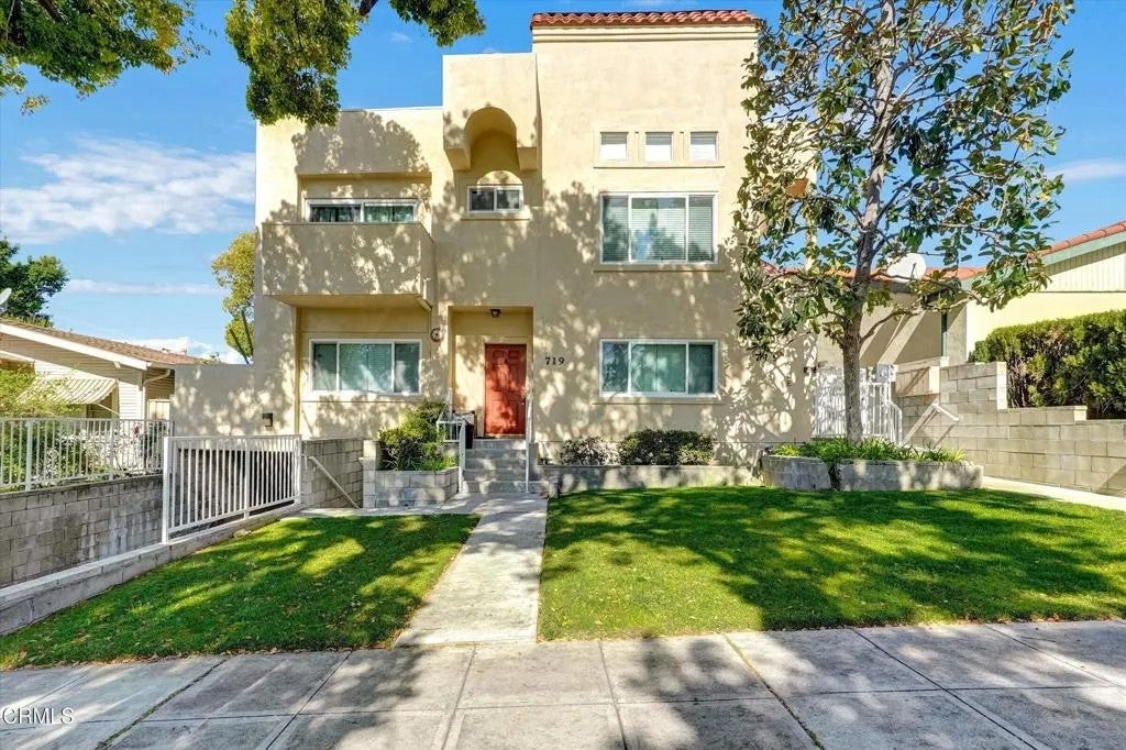 719 E Tujunga D