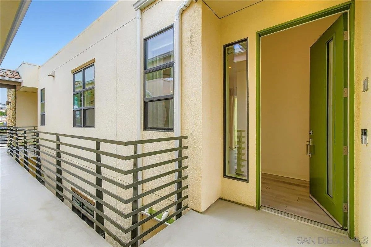 3128 Cañon St 301