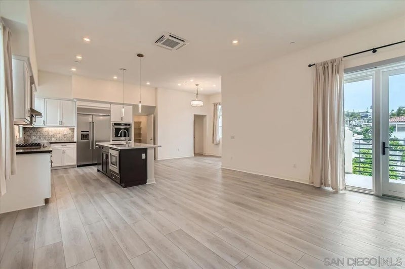 3128 Cañon St 301