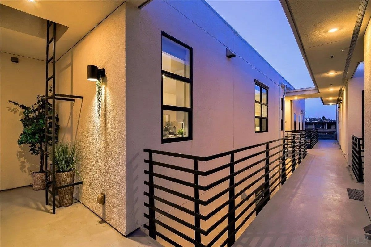 3128 Cañon St 301
