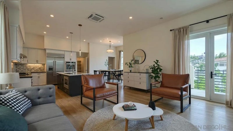 3128 Cañon St 301