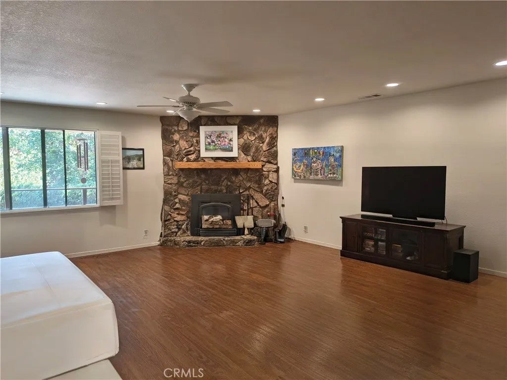 10185 Santa Ana