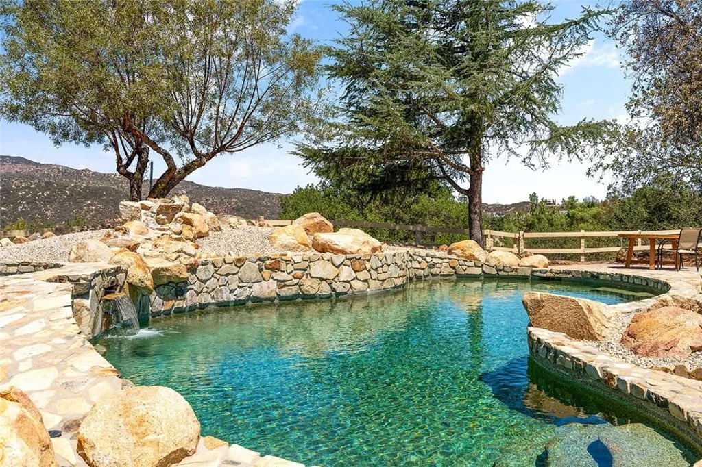 19750 Avenida Rosella