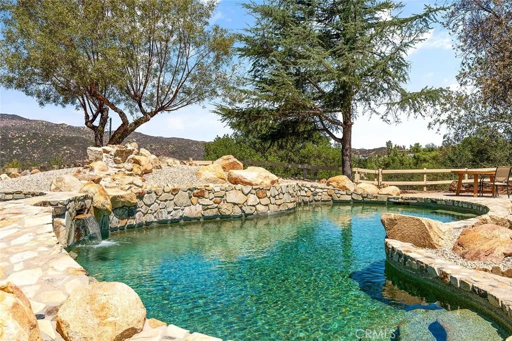 19750 Avenida Rosella