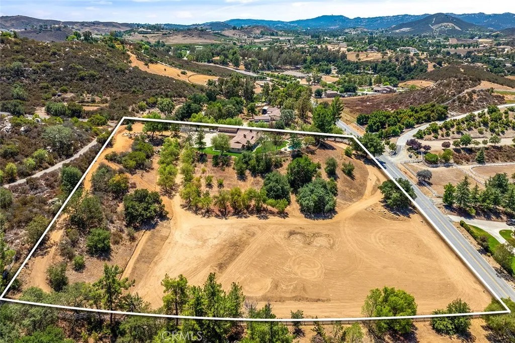 19750 Avenida Rosella