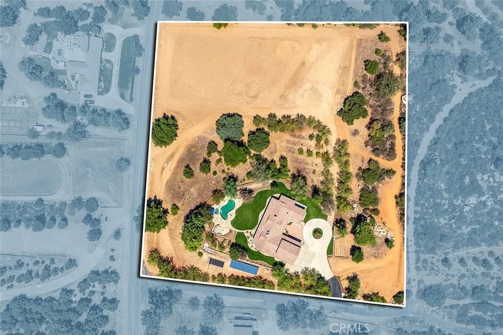 19750 Avenida Rosella