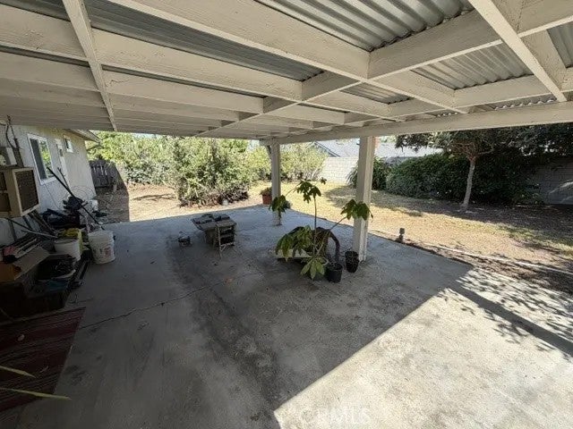 3111 E Hollingworth