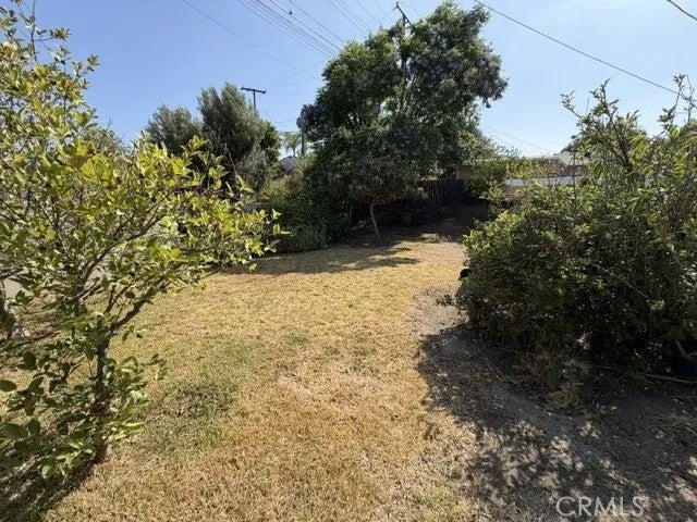 3111 E Hollingworth