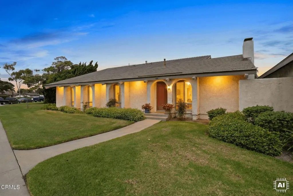 Photo of 628 Holly Avenue, Oxnard, CA 93036 (MLS # V1-35517)