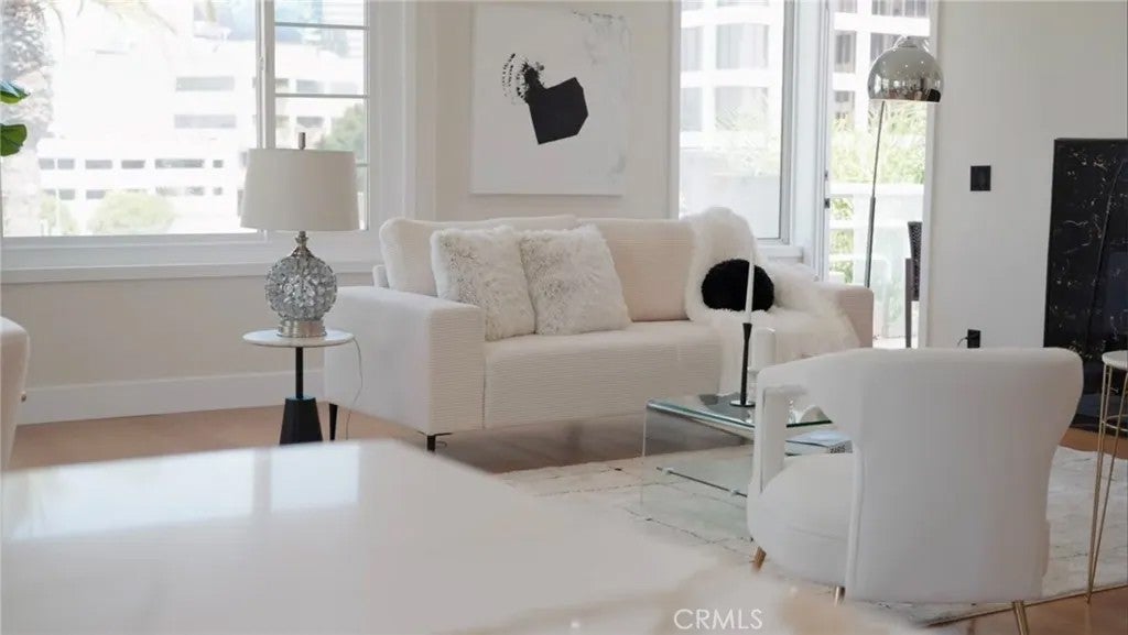 117 N Gale PH 5
