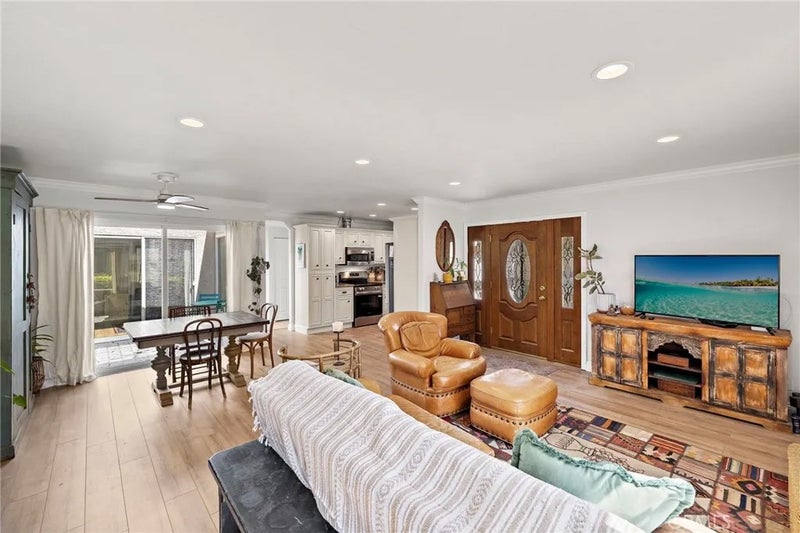 2383 Via Mariposa West C