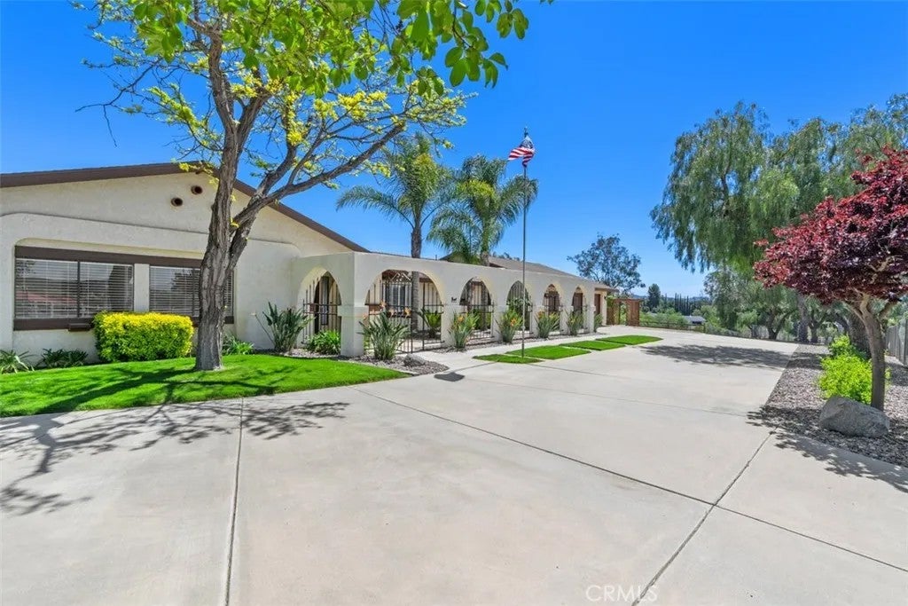 Photo of 37790 Los Alamos Road, Murrieta, CA 92563 (MLS # SW26030754)