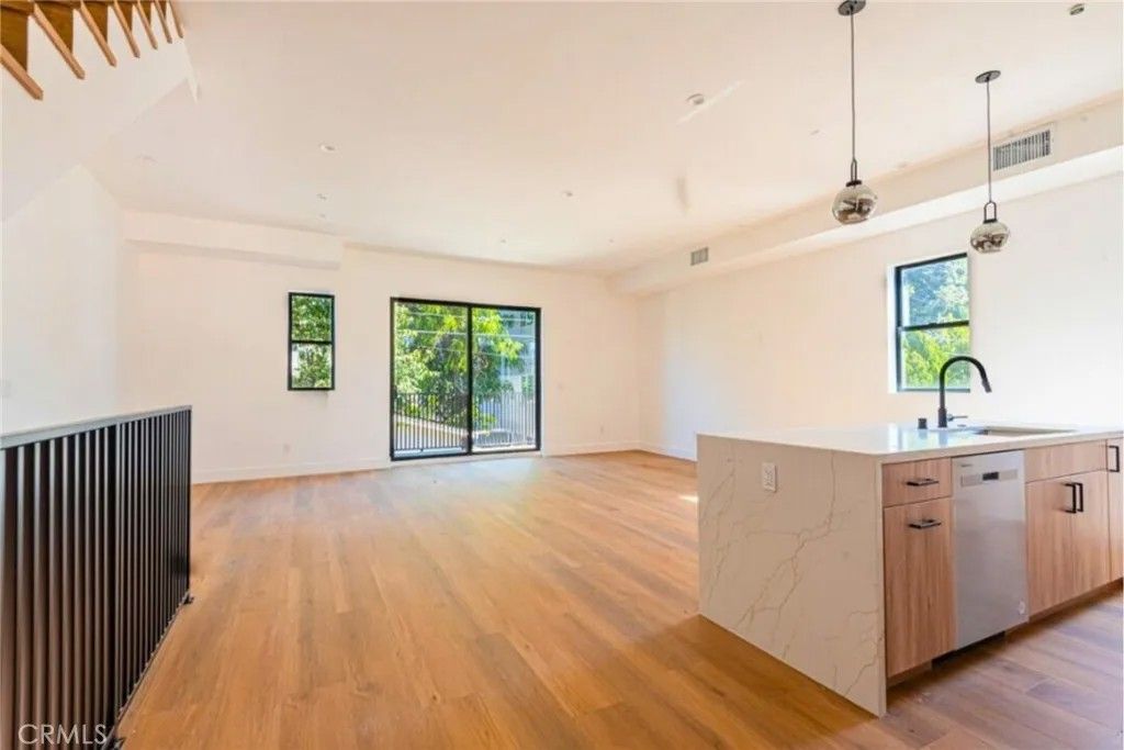 Photo of 10847 Morrison, North Hollywood, CA 91601 (MLS # SR25274158)