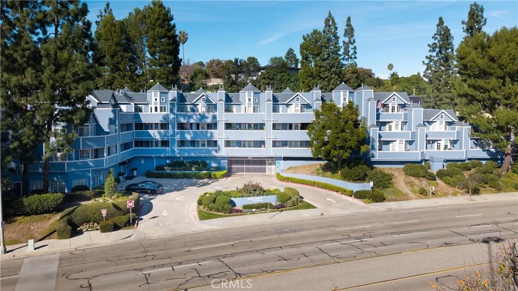 1501 N Brea Boulevard 212