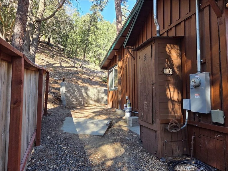 5910 Robin Oak