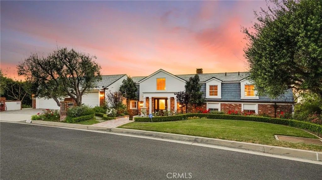 Photo of 1409 Via Arco, Palos Verdes Estates, CA 90274 (MLS # SB26095477)