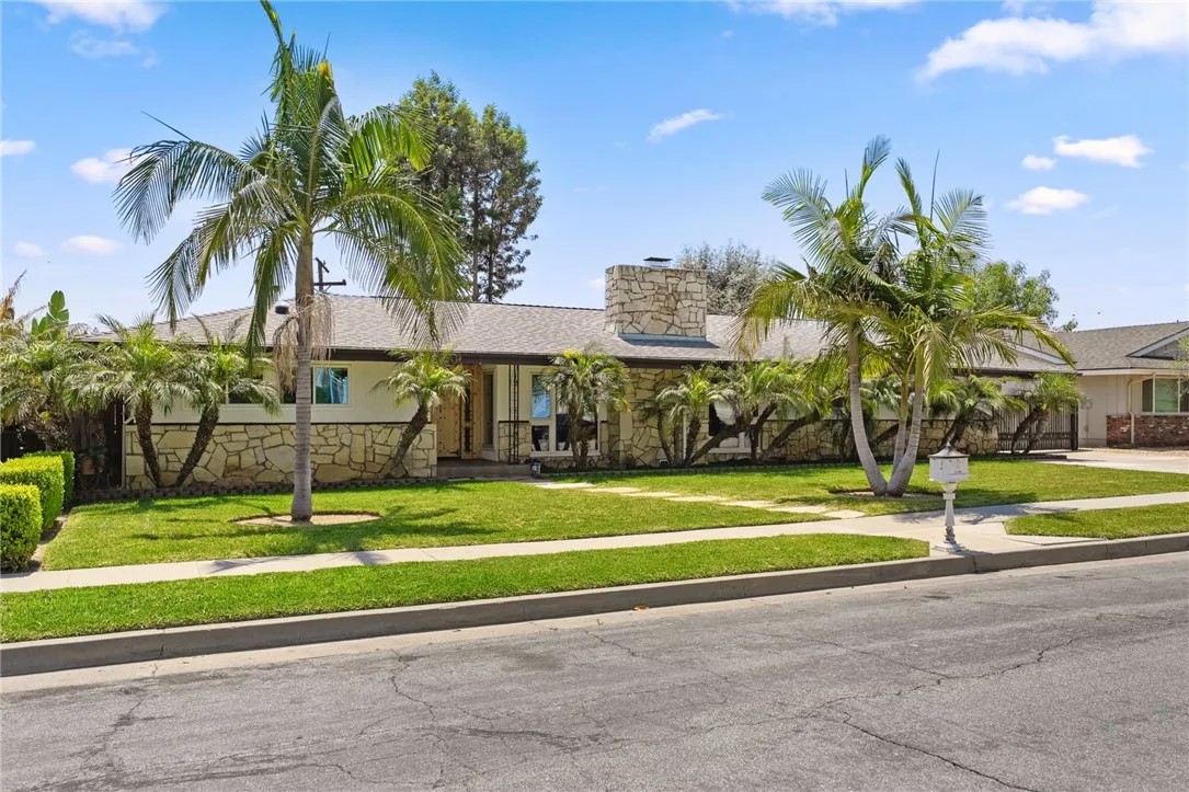 1020 La Serna