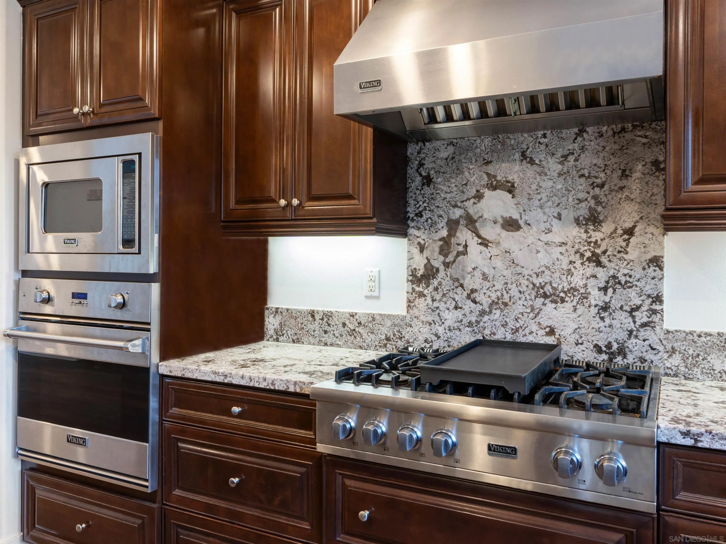 2400 Torrey Pines Rd 112