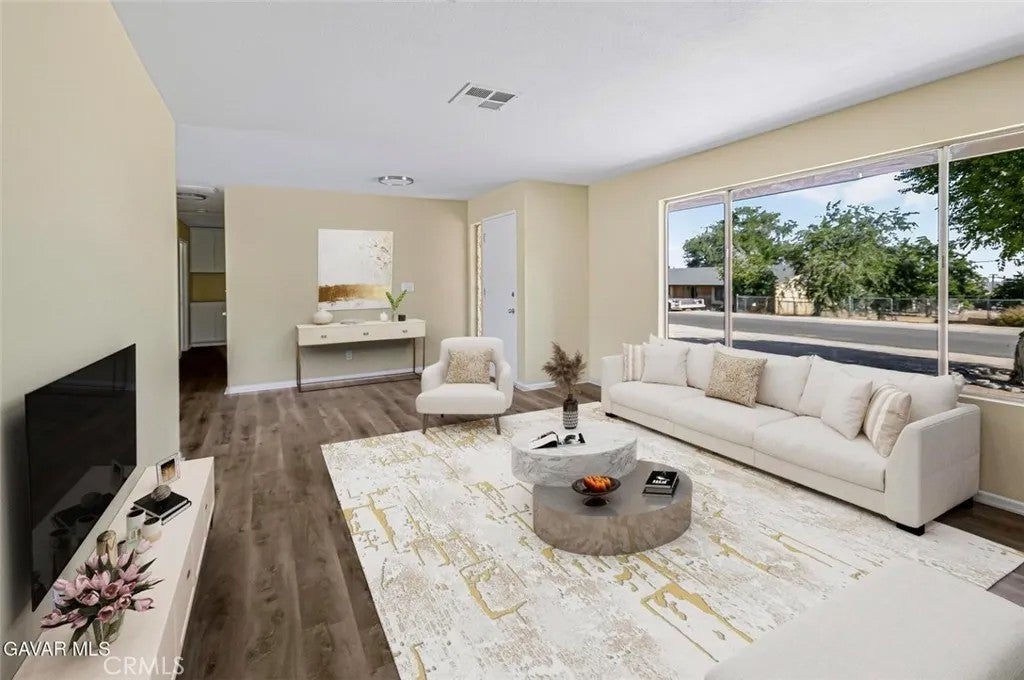 13116 E East Avenue W10