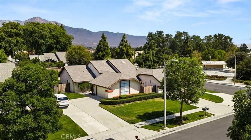 8584 Sandalwood Court