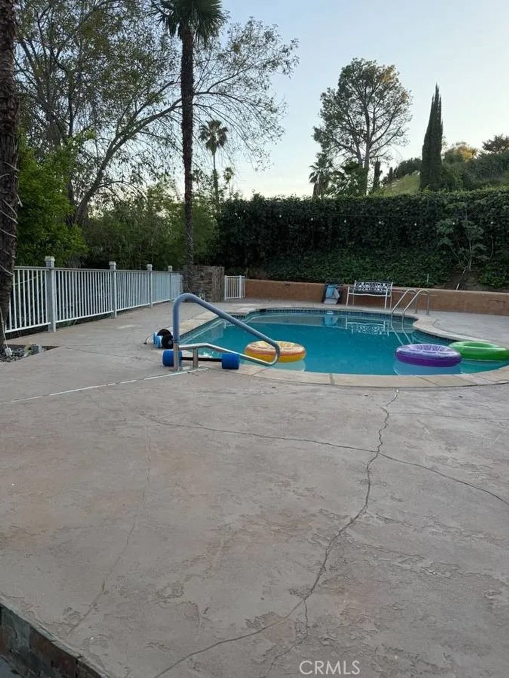 Photo of 20520 Rhoda St, Woodland Hills, CA 91367 (MLS # SR26078567)